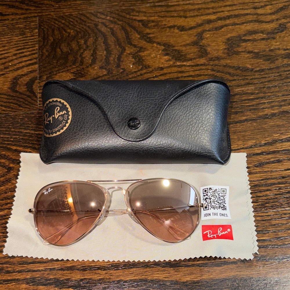 Ray-Ban Gold Aviator Sunglasses with Black Case